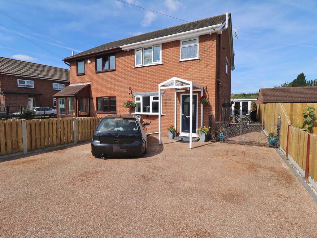 3 bed semi-detached house for sale in Battle Green, Epworth, Doncaster DN9, £260,000