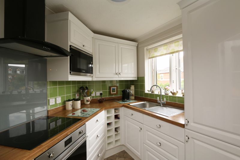 1 bed flat for sale in Blenheim Court, Christchurch BH23, £125,950