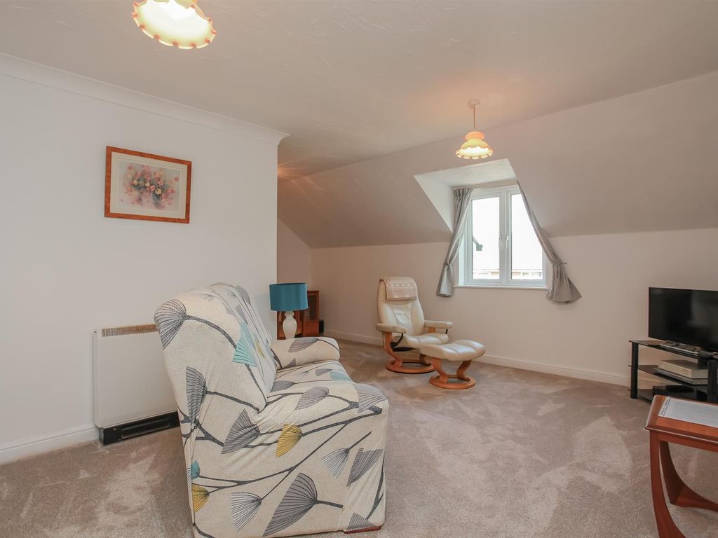 1 bed flat for sale in Spencer Court, Britannia Road, Banbury OX16, £89,950