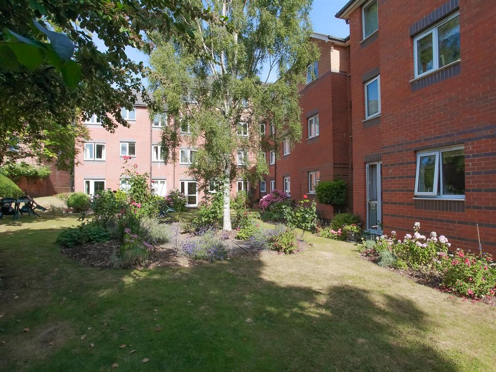 1 bed flat for sale in Spencer Court, Britannia Road, Banbury OX16, £89,950