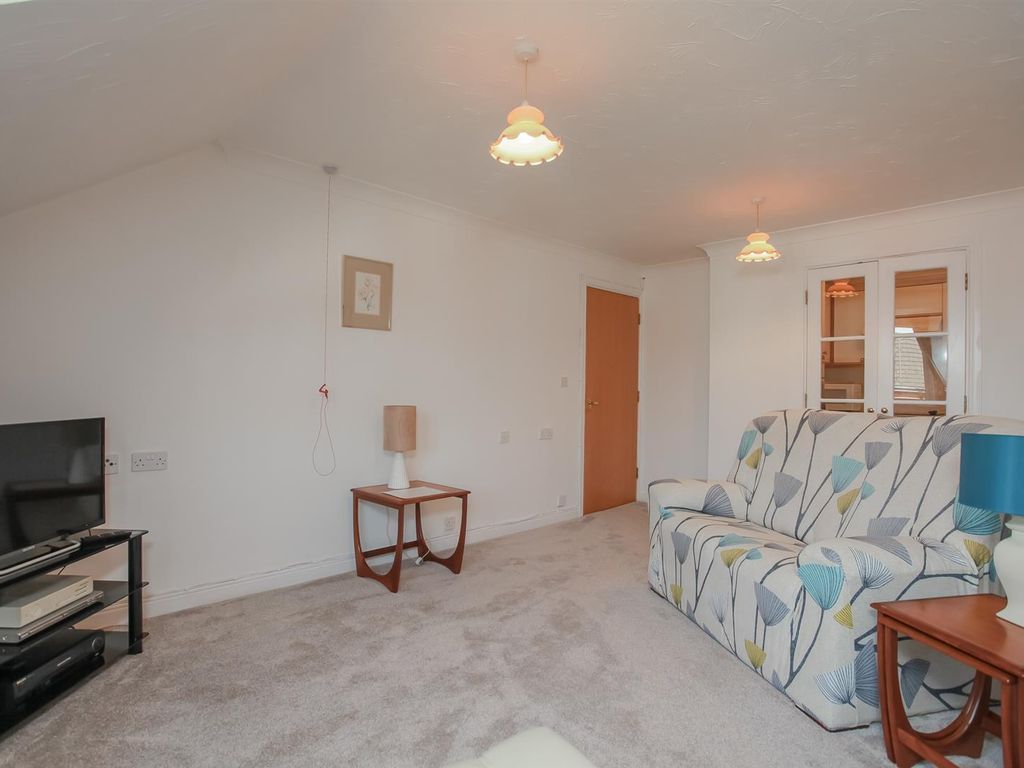 1 bed flat for sale in Spencer Court, Britannia Road, Banbury OX16, £89,950