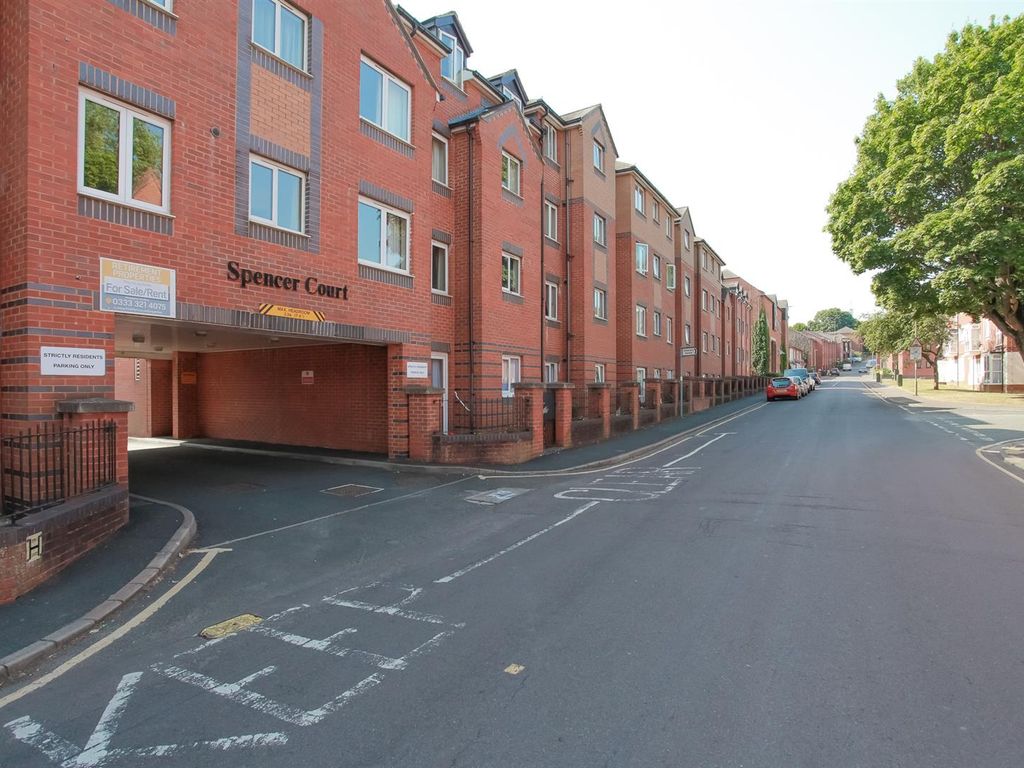 1 bed flat for sale in Spencer Court, Britannia Road, Banbury OX16, £89,950