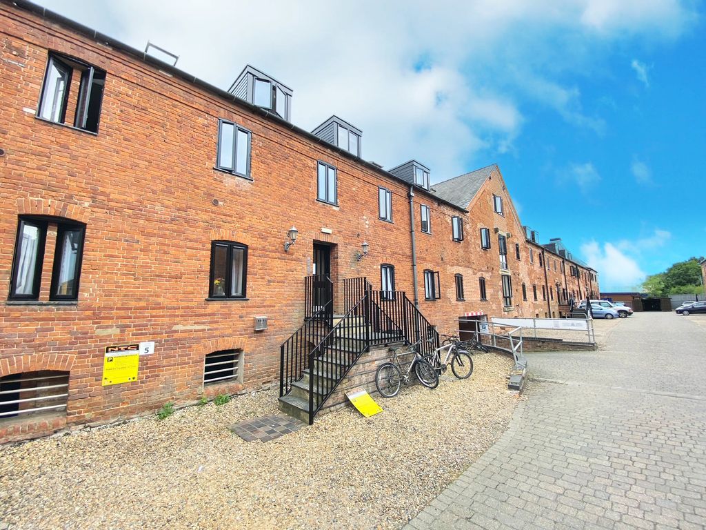 1 bed flat for sale in Dereham NR19, £70,000