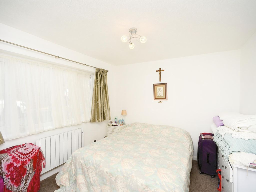 2 bed flat for sale in Lustrells Vale, Saltdean, Brighton BN2, £260,000
