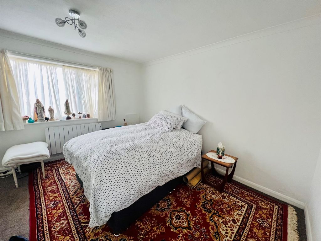 2 bed flat for sale in Lustrells Vale, Saltdean, Brighton BN2, £260,000
