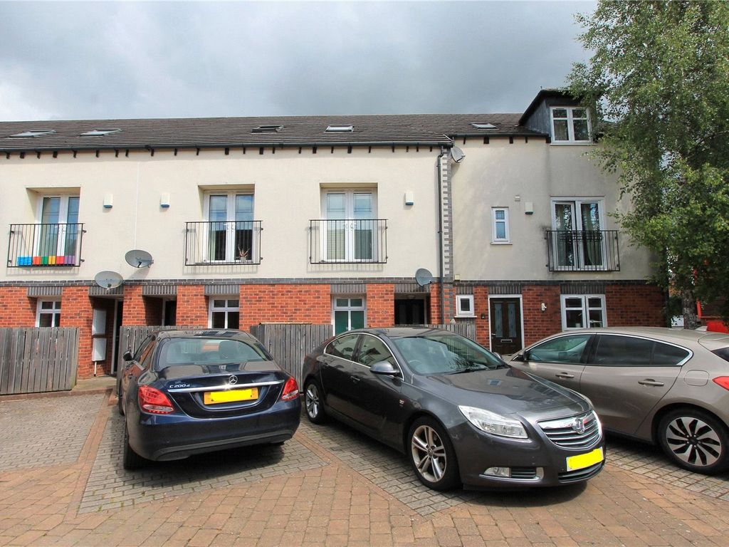 3 bed town house for sale in Haighton Court, Nantwich, Cheshire CW5, £160,000