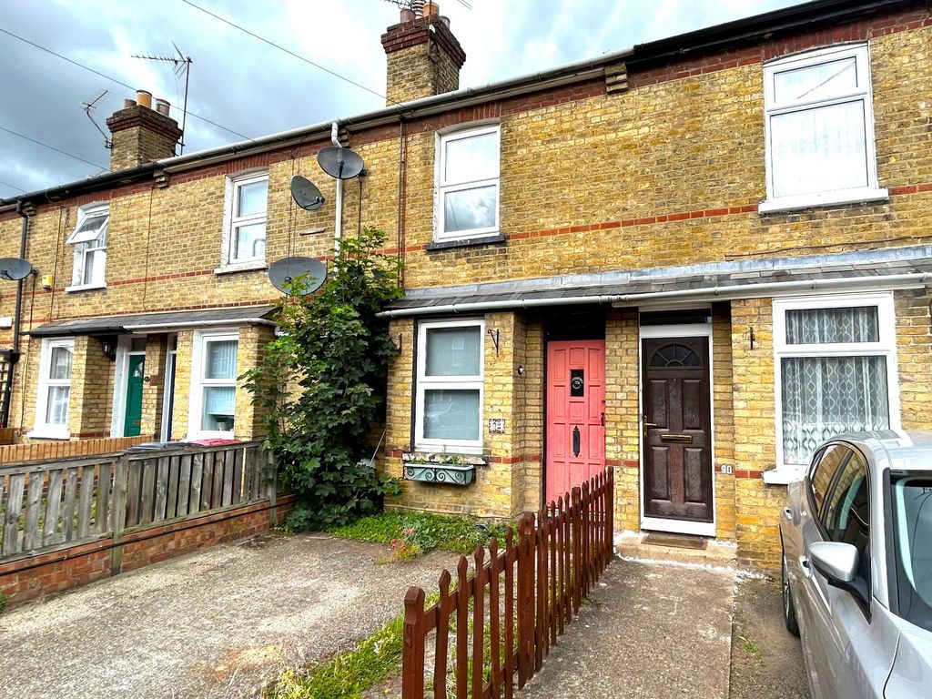 2 bed terraced house for sale in Montague Road, Slough SL1, £305,000