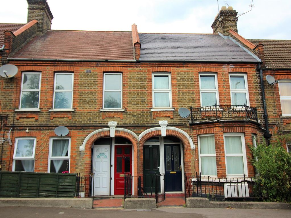 2 bed flat for sale in Forest Road, London E17, £335,000