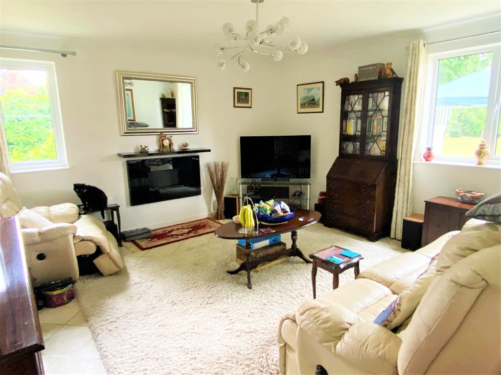 2 bed flat for sale in Burton Stone Lane, York YO30, £200,000