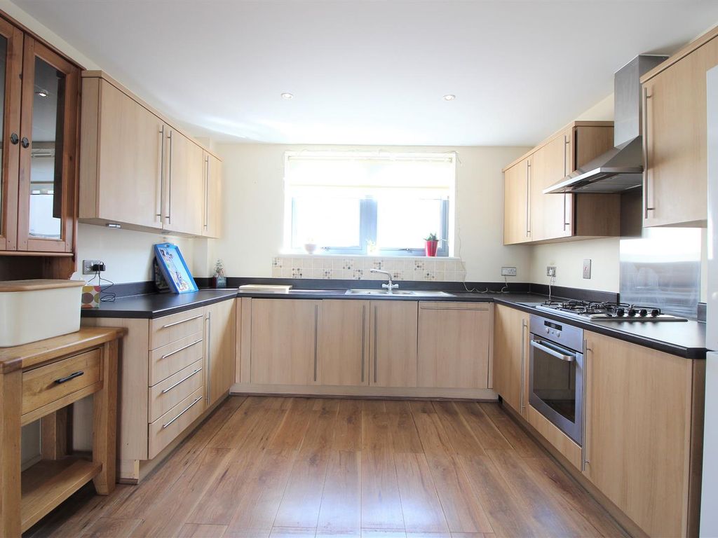 4 bed property for sale in Clifford Way, Maidstone ME16, £330,000