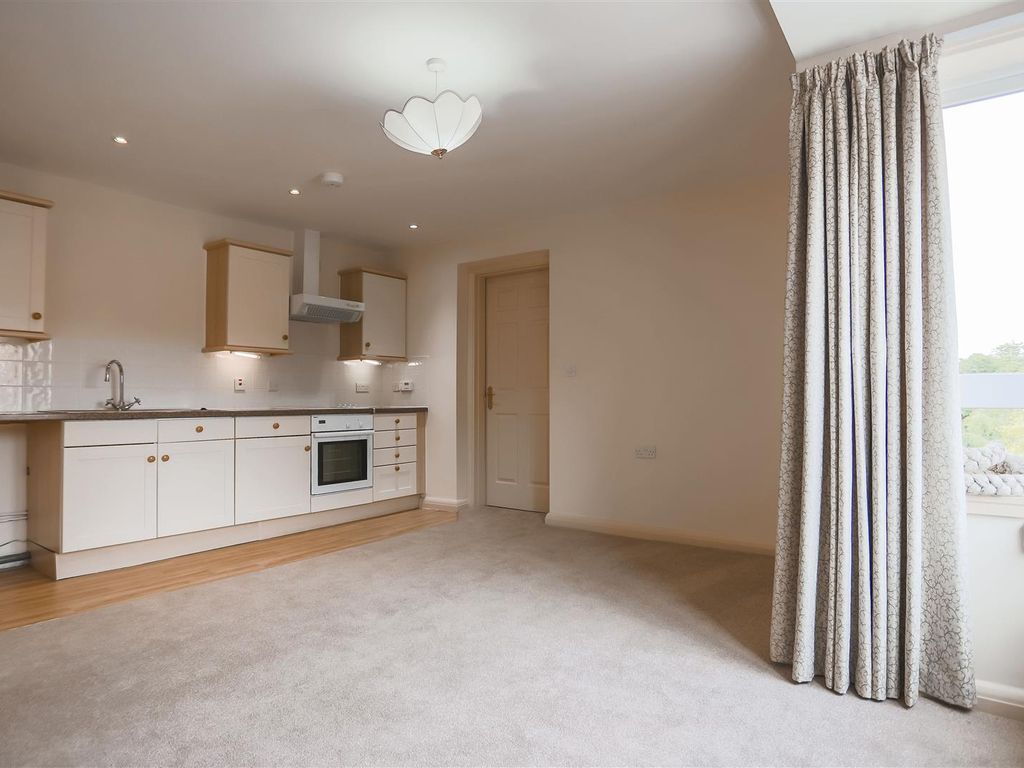 2 bed flat for sale in Preston New Road, Blackburn BB2, £69,950