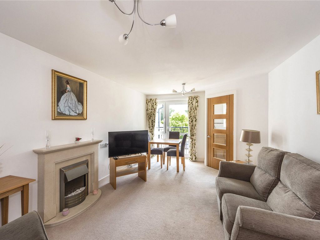 1 bed flat for sale in Eadhelm Court, Penlee Close, Edenbridge, Kent TN8, £169,995