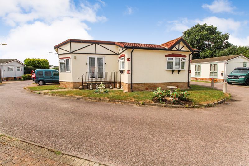 2 bed mobile/park home for sale in Ash Grove, Wilstead MK45, £119,000