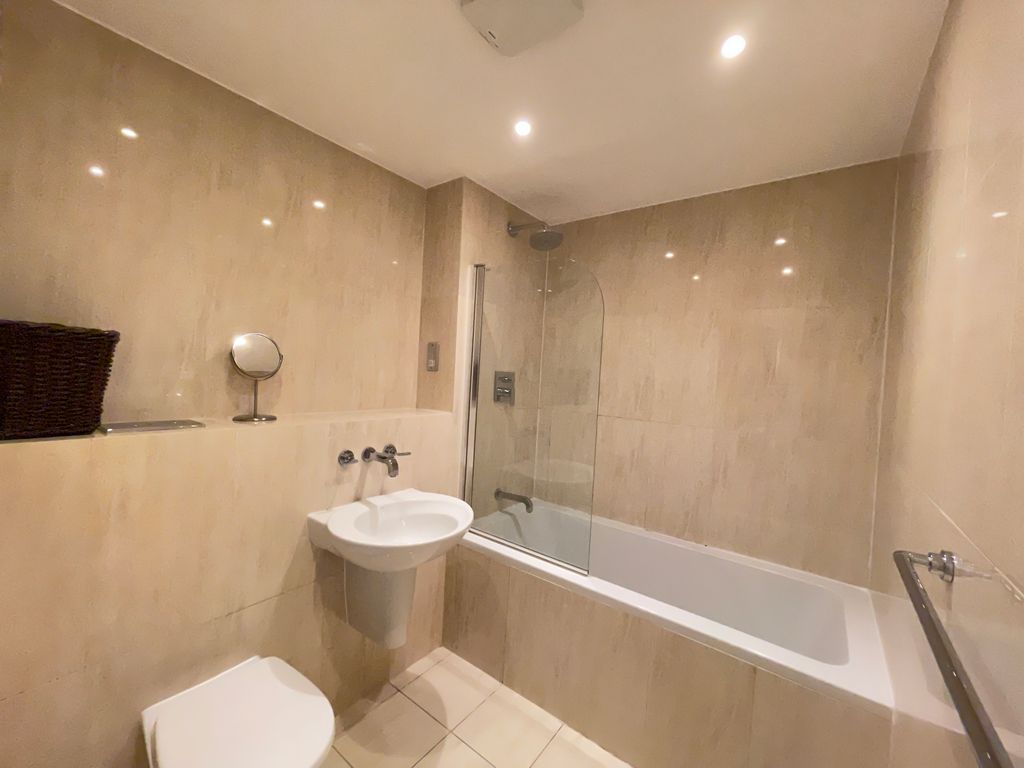 1 bed flat for sale in Hemisphere, 15 The Boulevard B5, £175,000