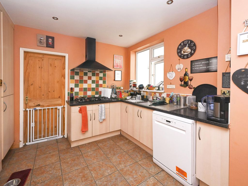 4 bed semi-detached house for sale in Hurker Rise, Matlock DE4, £320,000