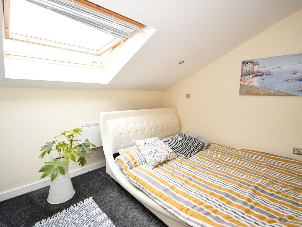 2 bed flat for sale in Elevation Court, Lincoln LN2, £120,000