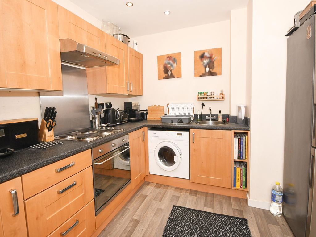 2 bed flat for sale in Elevation Court, Lincoln LN2, £120,000