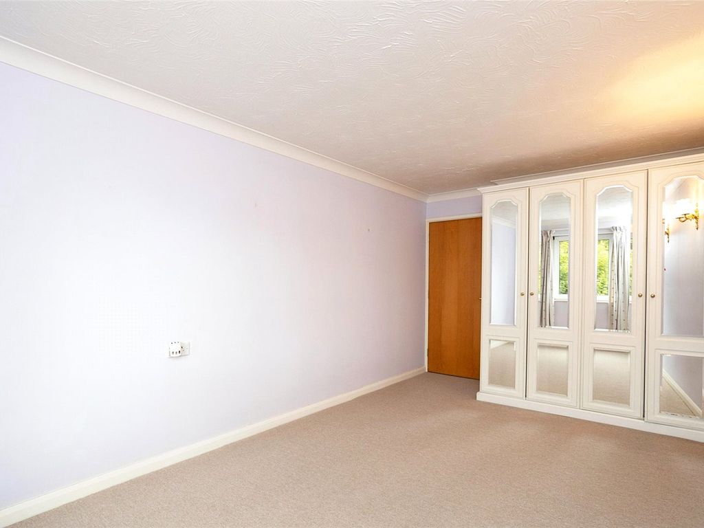 1 bed flat for sale in Waterloo Road, Tonbridge TN9, £140,000