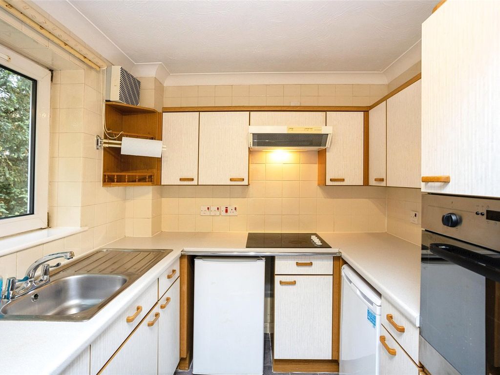 1 bed flat for sale in Waterloo Road, Tonbridge TN9, £140,000