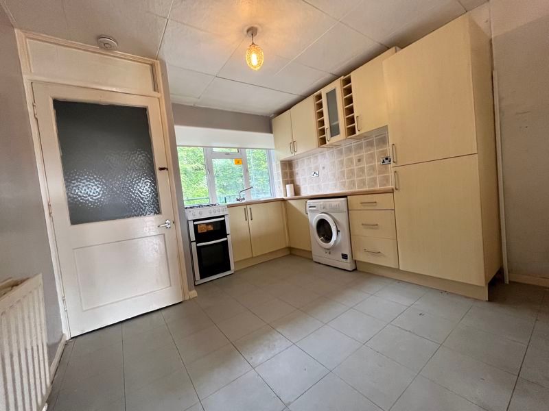 2 bed flat for sale in Mayfield Road, Dunstable LU5, £145,000