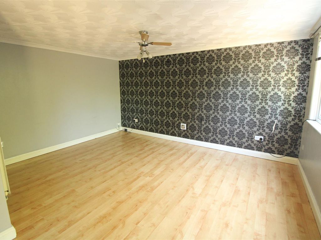 3 bed property for sale in The Witham, Daventry NN11, £185,000
