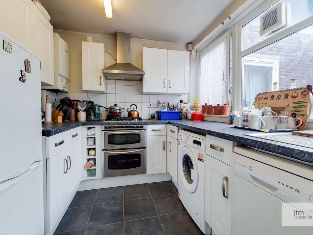 1 bed flat for sale in Levison Way, London N19, £320,000