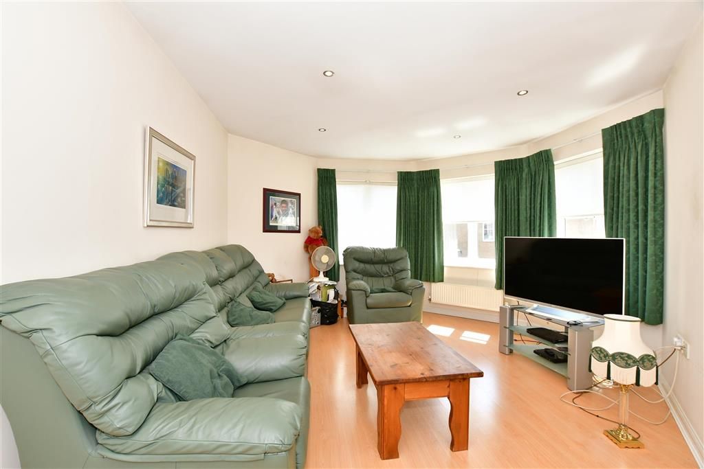 2 bed flat for sale in Bengeo Gardens, Romford, Essex RM6, £260,000