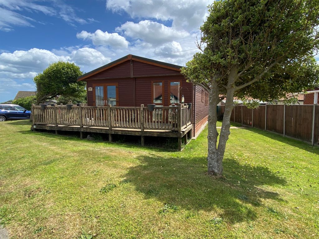 3 bed mobile/park home for sale in Red House Chalet And Caravan Park, Paston Road, Bacton, Norwich NR12, £125,000