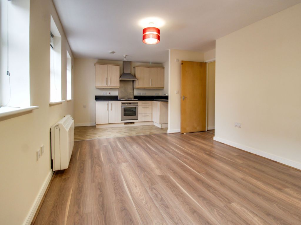 2 bed flat for sale in Vistula Crescent, Haydon End, Swindon SN25, £140,000