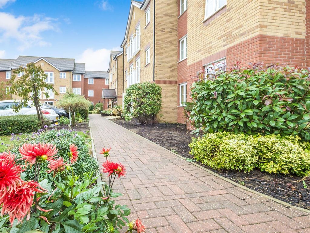 1 bed flat for sale in Goodes Court, Baldock Road, Royston SG8, £115,000