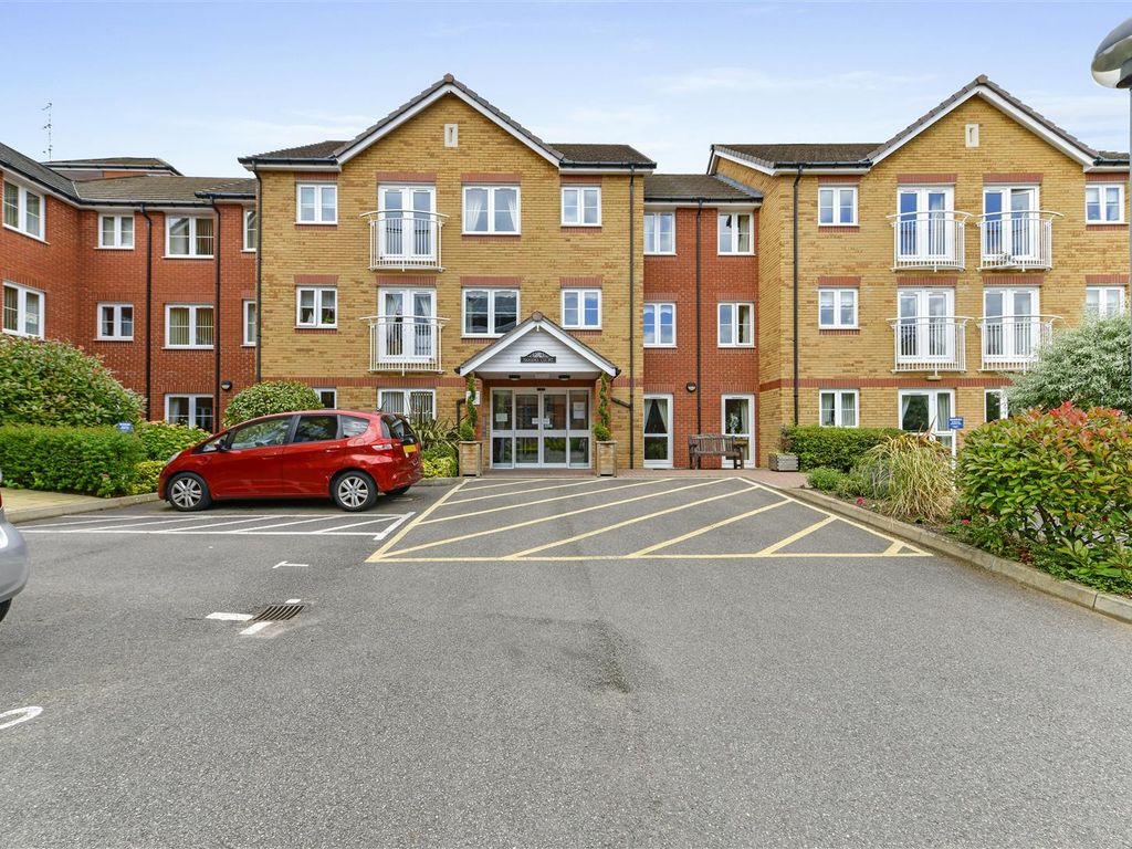 1 bed flat for sale in Goodes Court, Baldock Road, Royston SG8, £115,000