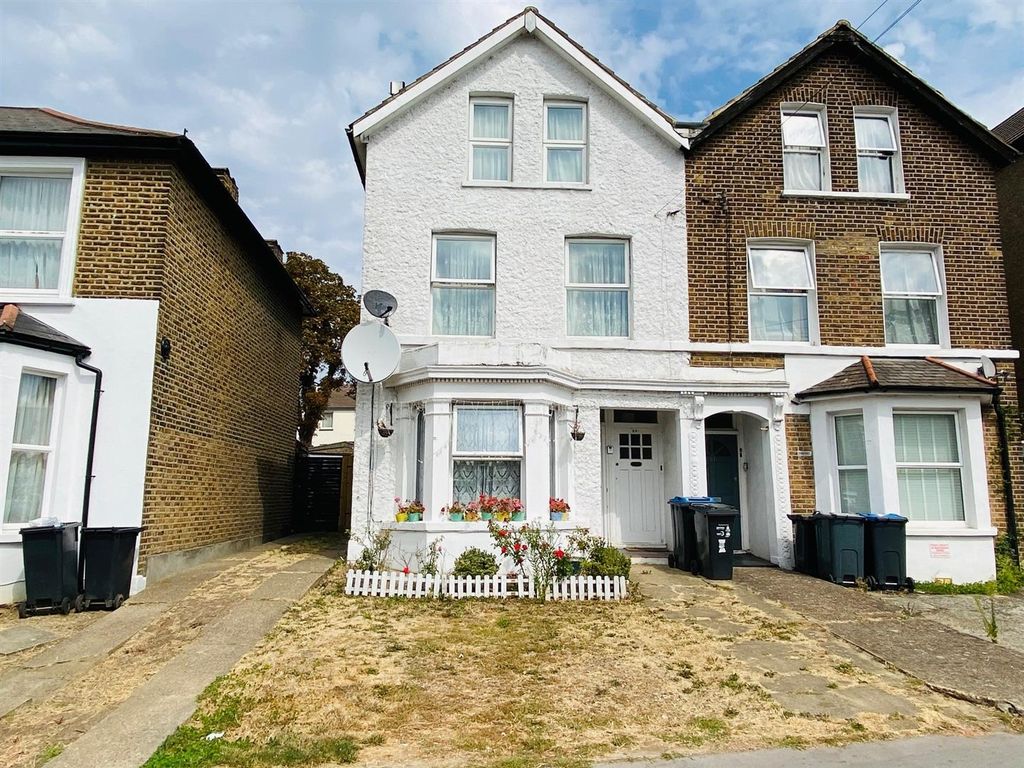 2 bed maisonette for sale in Albert Road, London SE25, £300,000