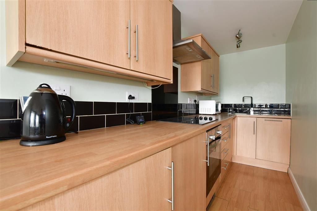 1 bed flat for sale in Dovers Green Road, Reigate, Surrey RH2, £190,000