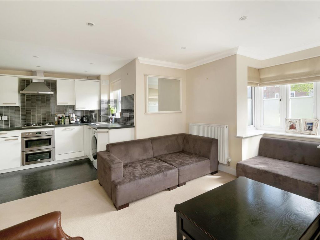 2 bed flat for sale in Amber Lane, Kings Hill, West Malling ME19, £270,000