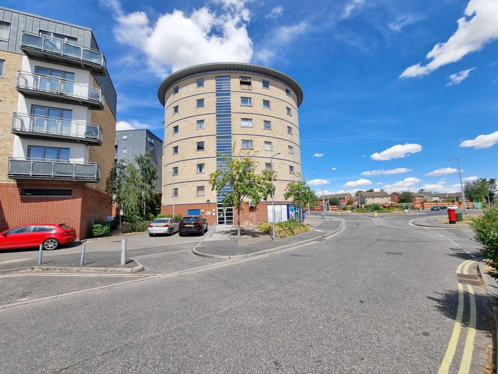 2 bed flat for sale in Round House, Rapier Street IP2, £95,000