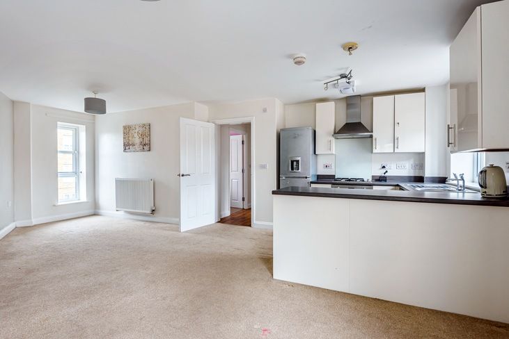 2 bed flat for sale in Stadium Approach, Aylesbury, Buckinghamshire HP21, £88,000