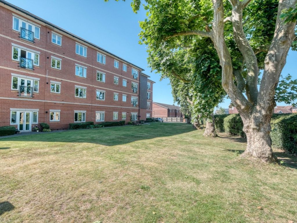 1 bed flat for sale in Brook Court, Burcot Lane, Bromsgrove B60, £110,000