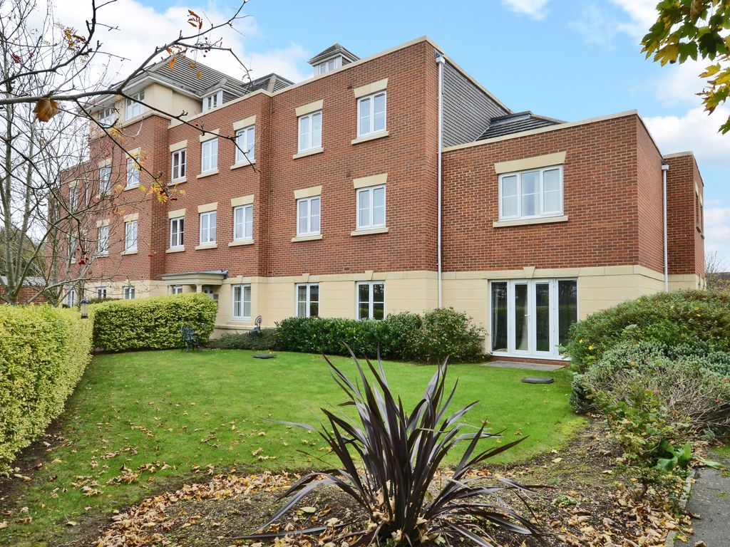 2 bed flat for sale in Toad Lane, Blackwater, Camberley GU17, £250,000