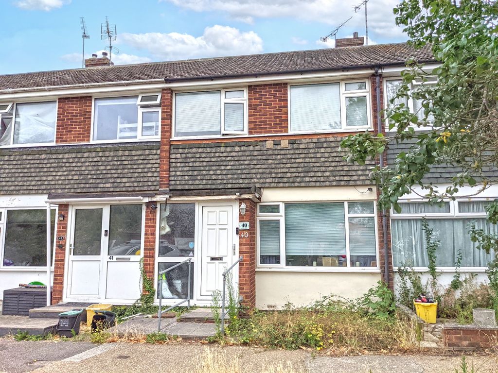 2 bed terraced house for sale in Willow Walk, Hadleigh, Essex SS7, £300,000