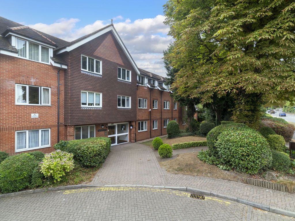 1 bed flat for sale in Collingwood Court, Royston SG8, £160,000