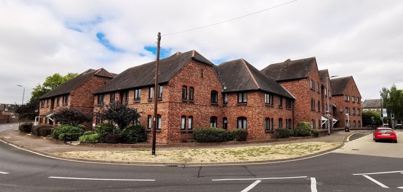 1 bed flat for sale in Quakers Lane, Waltham Abbey EN9, £130,000