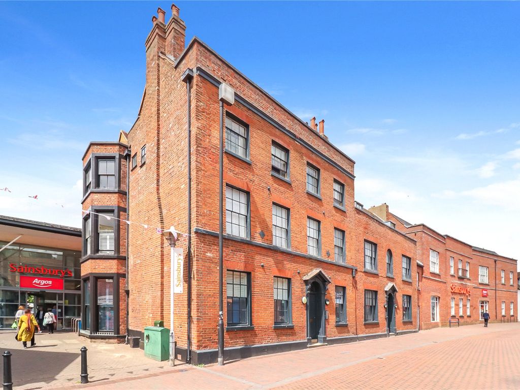 1 bed flat for sale in High Street, Chesham HP5, £225,000