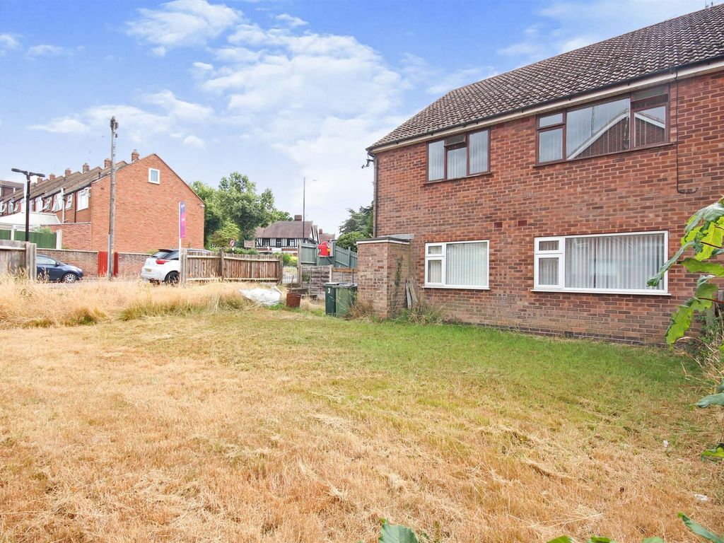 2 bed maisonette for sale in Chace Avenue, Willenhall, Coventry CV3, £130,000
