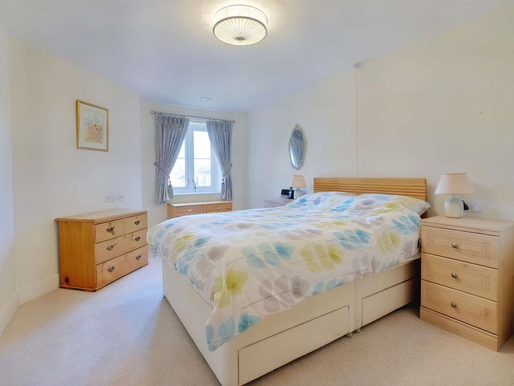 1 bed flat for sale in Talbot Court, Salop Street, Bridgnorth, Shropshire WV16, £108,000