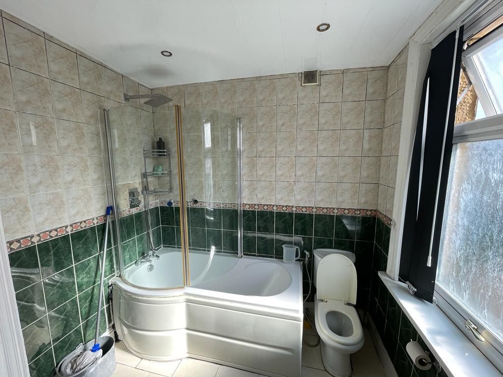 6 bed semi-detached house for sale in Ambleside Avenue, Bradford BD9, £270,000