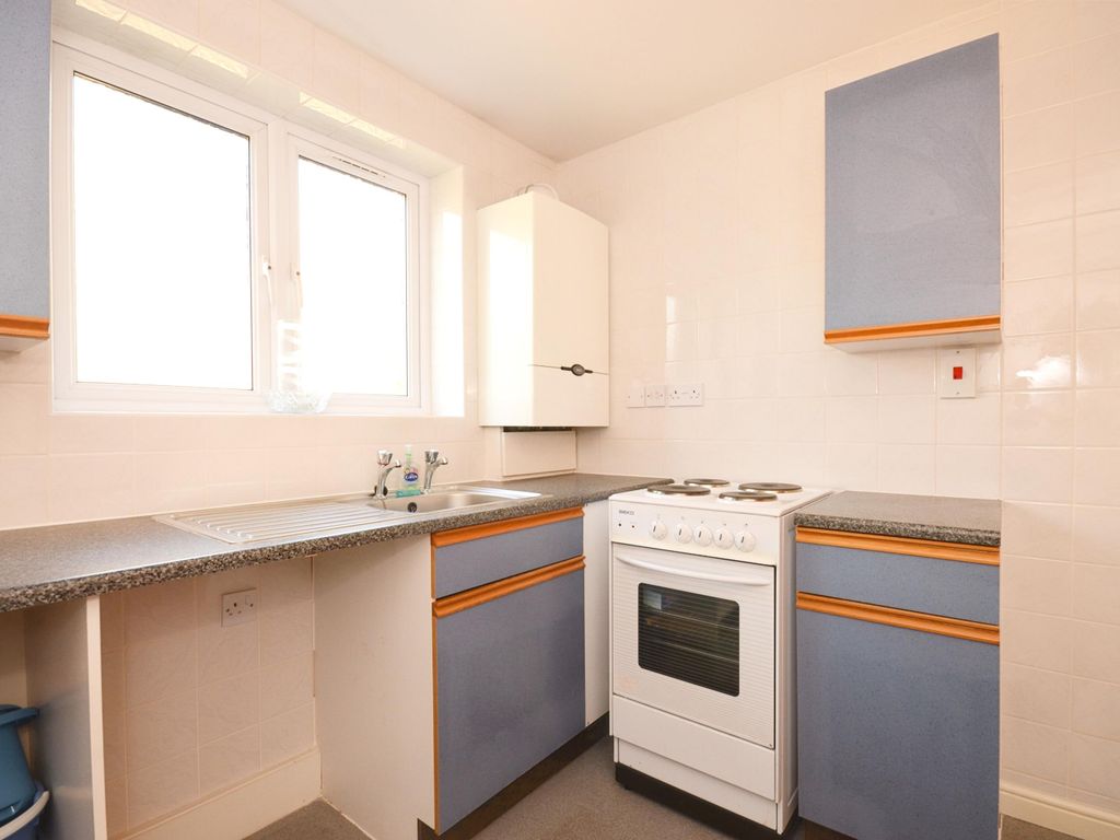 2 bed flat for sale in Bradley Street, Sheffield S10, £82,000