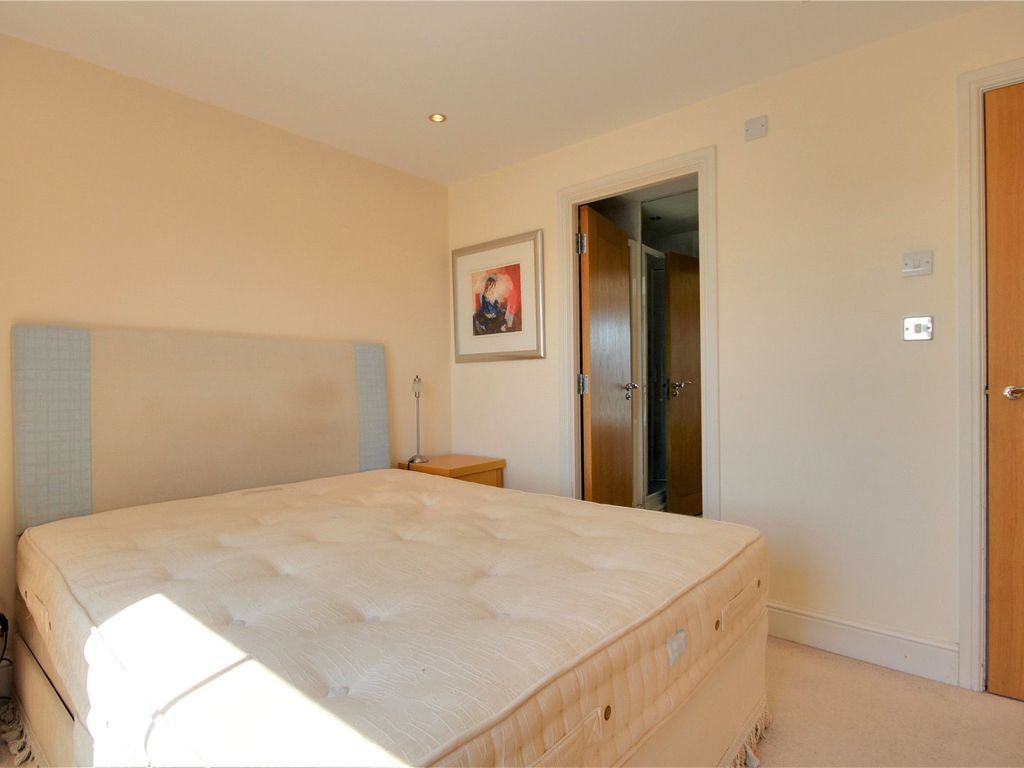 2 bed flat for sale in The Pinnacle, Old Town, Swindon, Wiltshire SN1, £200,000