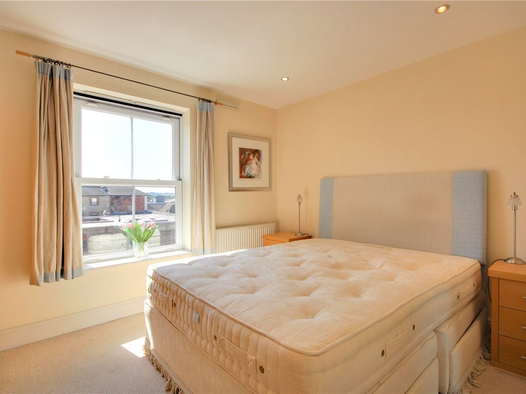 2 bed flat for sale in The Pinnacle, Old Town, Swindon, Wiltshire SN1, £200,000