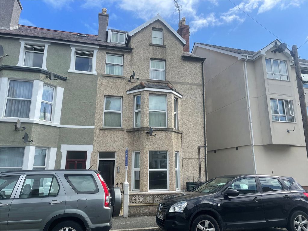 2 bed flat for sale in Clifton Road, Llandudno, Conwy LL30, £100,000