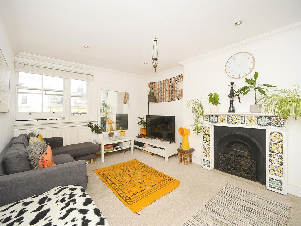 2 bed flat for sale in Church Road, Hove BN3, £310,000